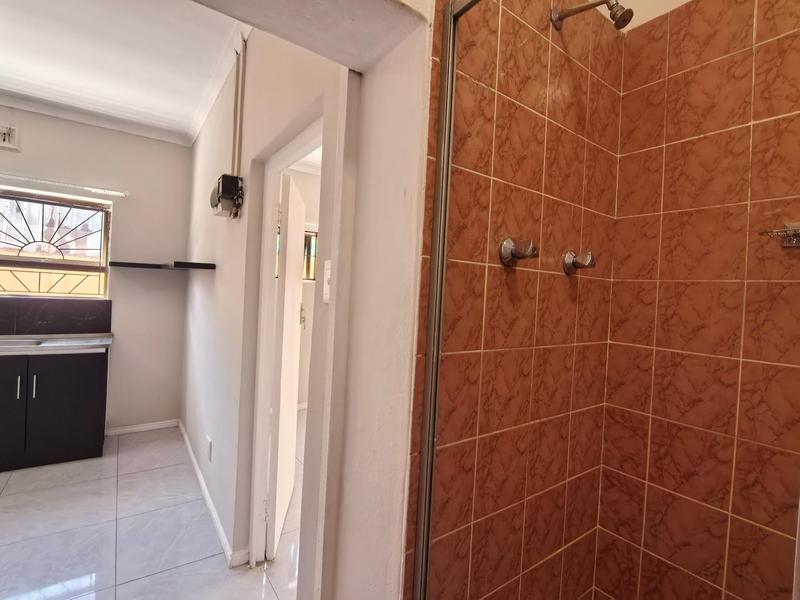 To Let 1 Bedroom Property for Rent in Gleemoor Western Cape
